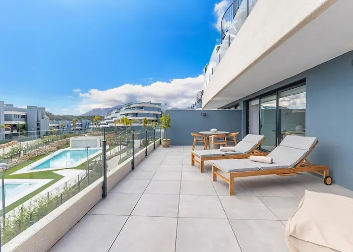 Oasis 325 - 2 Bedroom With Frontal Sea And Mountain View Appartement Estepona