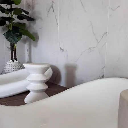 Oasis 325 - 2 Bedroom With Frontal Sea And Mountain View Apartment Estepona